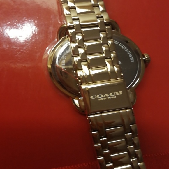 Coach Golden Watch - Picture 5 of 6